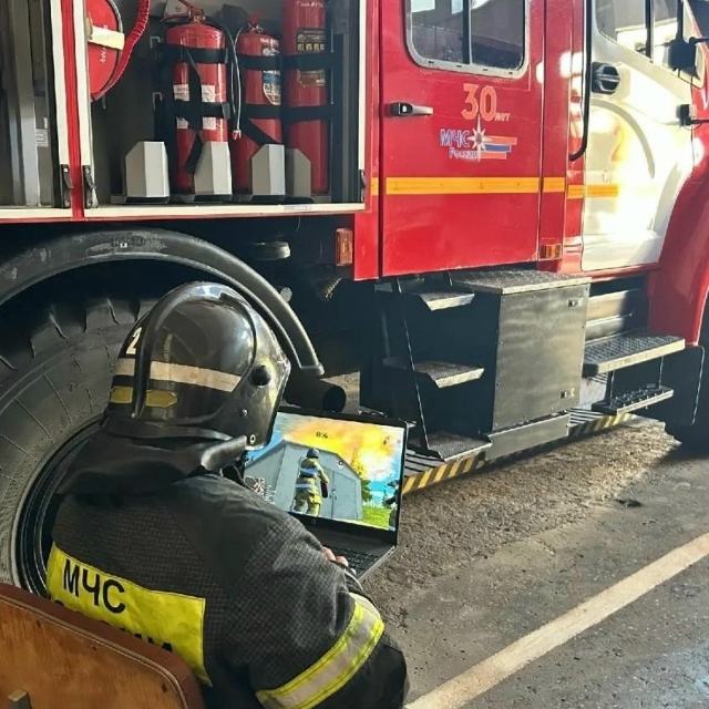 Пацаны поделились фотками того как они играют в Амазин...