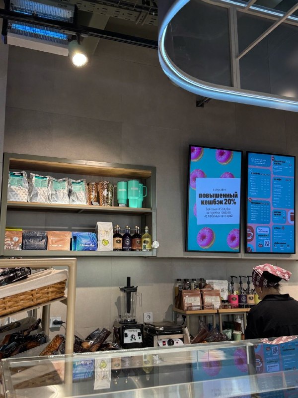 Вааау, гляньте какой классный мерч завезли в московские Select Перекрёстки!
Есть оч стильный золоти