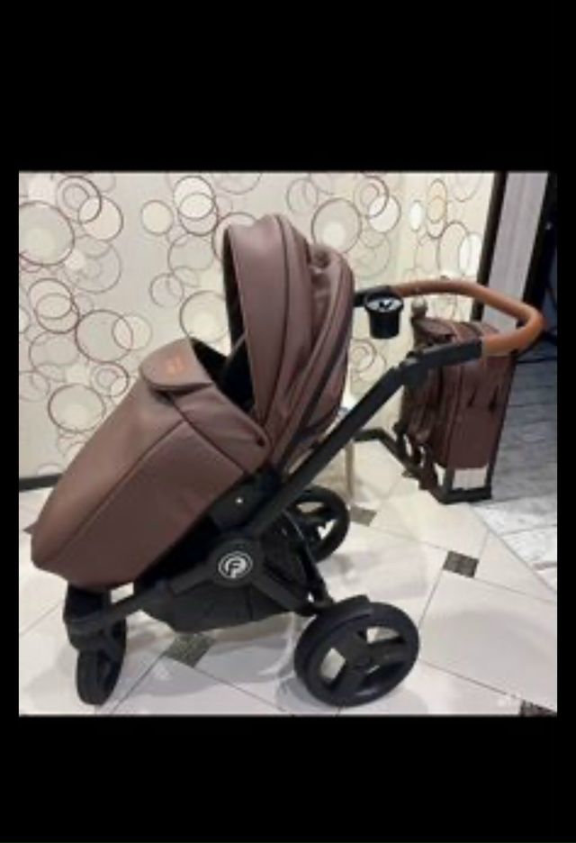 Коляcка Vеrdi Futurо 2в1 BROWN SUGAR.
Oбивка из экoкожи.
В очень хор...