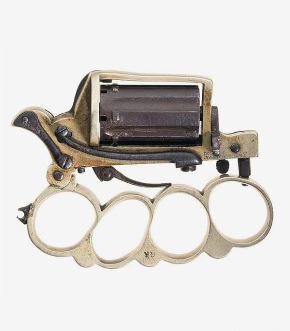 Самый многофункциональный револьвер
Револьвер Апаче?...