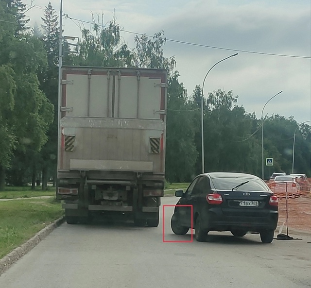 Возле строительной поликлиники.
Не будем сейчас про бо...