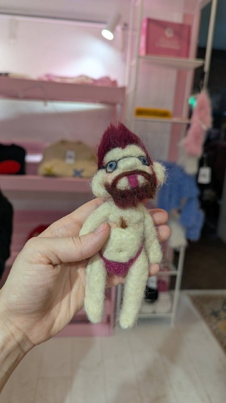 Девочки, это лучшее: бренд Murmurizm предлагает мастер-класс «по валянию придурка» 😁
На занятии вы