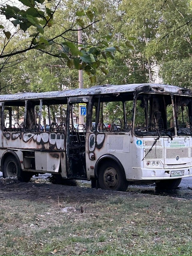 В Березниках сгорел автобус. Позже появилась информац?...