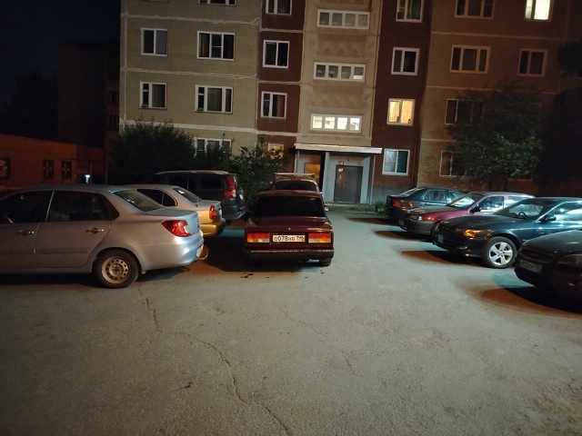 Чурина 10, данные автомобили, которые так паркуются, вы ?...