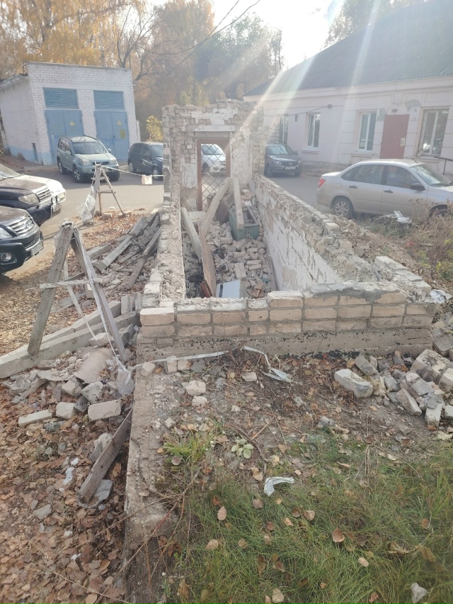 Никто не в курсе, в это бомбоубежище, случайно НЛО не вр...