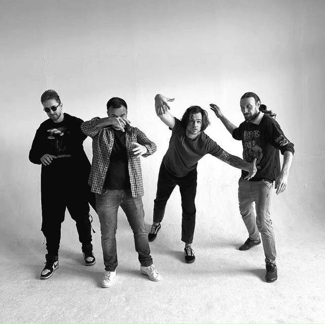 Включай на полную панк-рок!