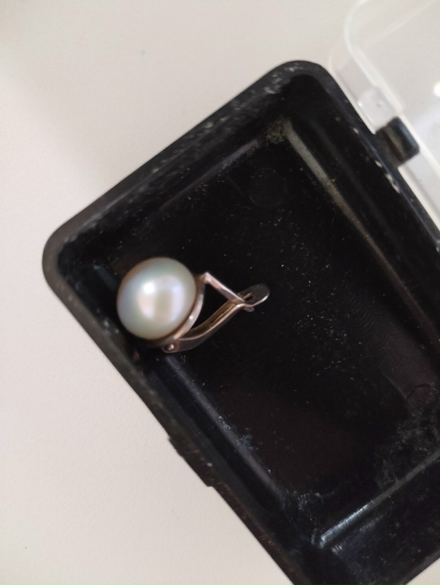 Эту серёжку потеряла женщина в стоматологии 3 микр. Ве?...