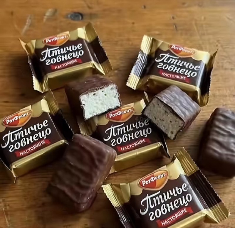 Мама: *всегда покупает вкусные импортные шоколадки и конфетки к чаю*
Также дефолтный закидон от бат
