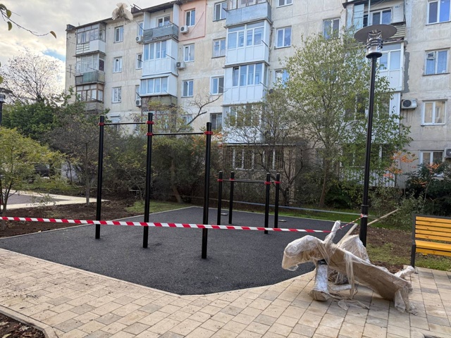 Подходит к завершению благоустройство дворов по пр. По...