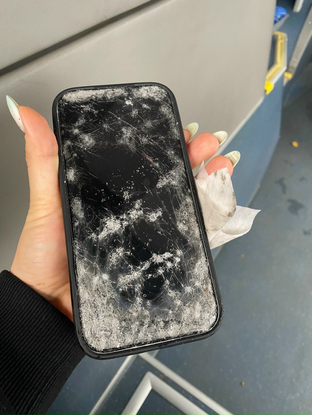 На дороге рядом с остановкой на изумрудной найден теле...