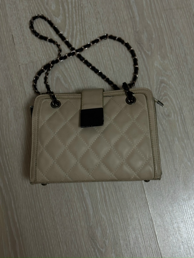 Девушка которая доставляла доставку вб , забыла в паке?...