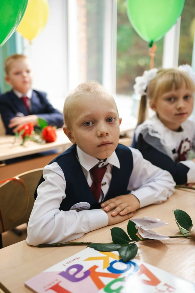 Десять лет тебе сегодня,
Мальчуган наш дорогой!
С днём ?...