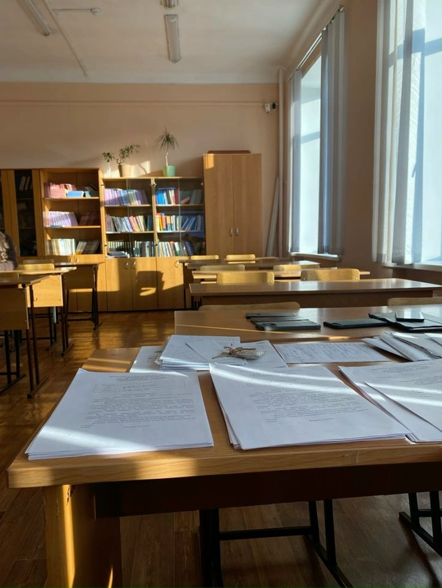 СКАЗКА ОБ УЧИТЕЛЬНИЦЕ И золотой рыбке?.
Поймала одна?...