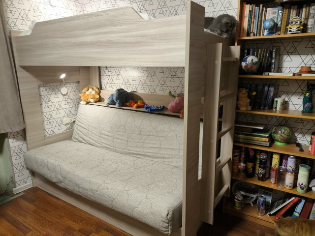 Фото 1-3. Продам кровать-диван. В хорошем состоянии, с ма?...