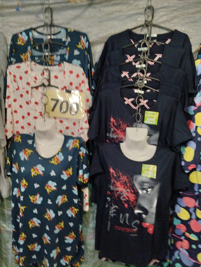 В вещевой палатке с торца здания Дома Быта 22-го октября...