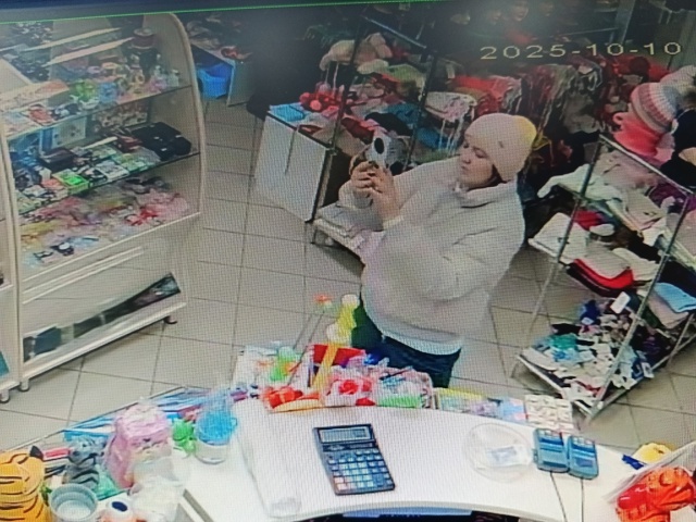 Сегодня 10.10.после 14-00 девушка переводила деньги за поку...