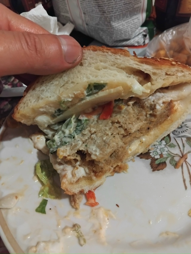Купил гамбургер сказали что вкусные,а на самом деле г...