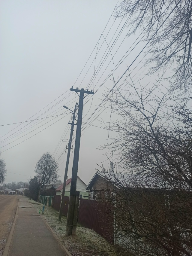 А можно узнать у электриков, это нормально вообще?
Улиц...