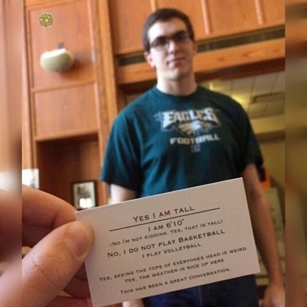 Спросил у этого парня его рост, и он дал мне такой ответ...