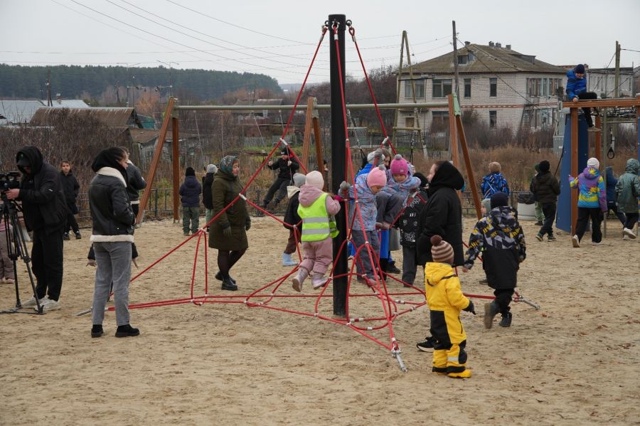 🏞 В селе Кунарском открыли новую детскую площадку
Де?...