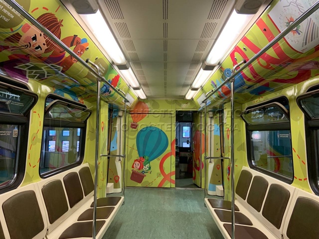 🎉 В московском метро на Арбатско-Покровской линии зап...