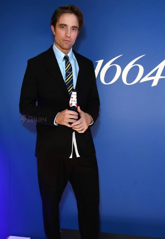 Роберт Паттинсон стал лицом французского пива 1664 Blanc от Kronenbourg
Актёр уже снялся в стилёвой