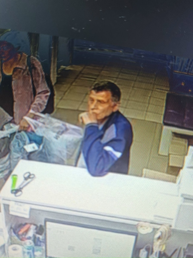 Мужчина забиравший сегодня В 10:21 с ПВЗ валдберис по ул.?...