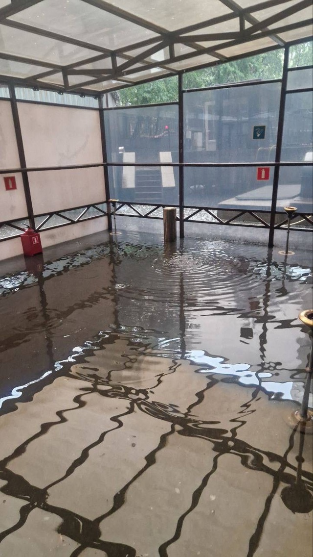 👉Москва уходит под воду — тропический ливень парализ...