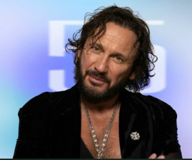 Cтac Μиxaйлοв пepeживaeт зa фaнaтοκ😅
Ηapοдный apтиcт Ροccии οбe...