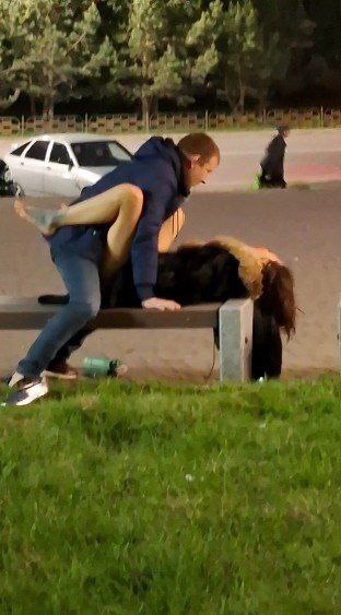 🔞Прохожий изнасиловал полуголую пьяную девку, котора...