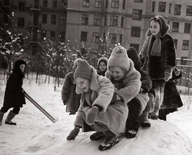 На манной каше
1970е
И только попробуй замерзнуть
