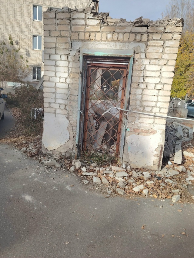 Никто не в курсе, в это бомбоубежище, случайно НЛО не вр...