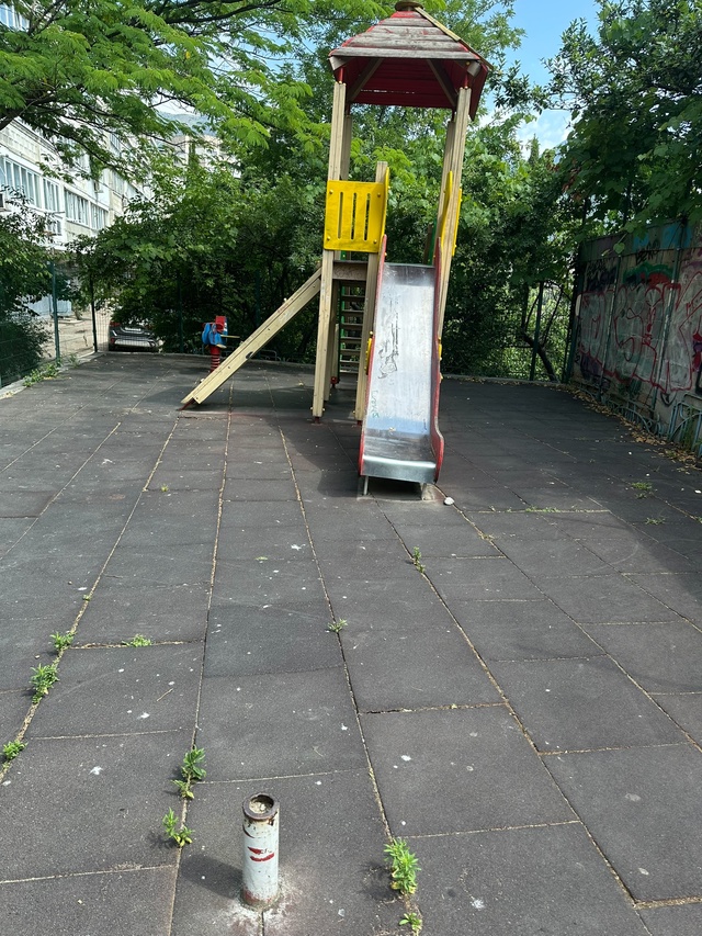 Детская площадка находящиеся по адресу К.Ликхберта 1. Н...