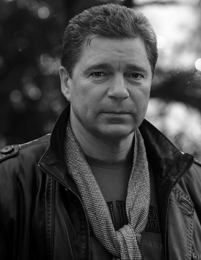 КТО-ТО ОДНАЖДЫ СКАЗАЛ, ЧТО СЛОМАННЫЙ ЧЕЛОВЕК РОЖДАЕТСЯ...