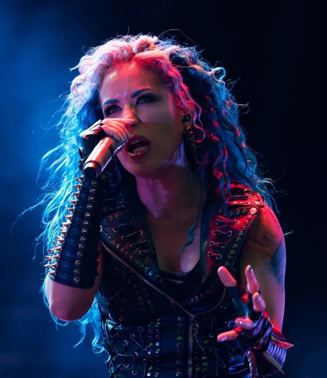 31 июля 1985 гoда родилась Alissa White-Gluz - вокалистка Arch Enemy.