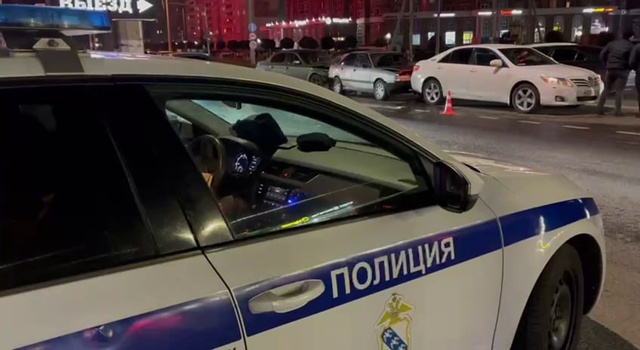 💢 Пьяный курянин вчера вечером собрал паровозик на Де...