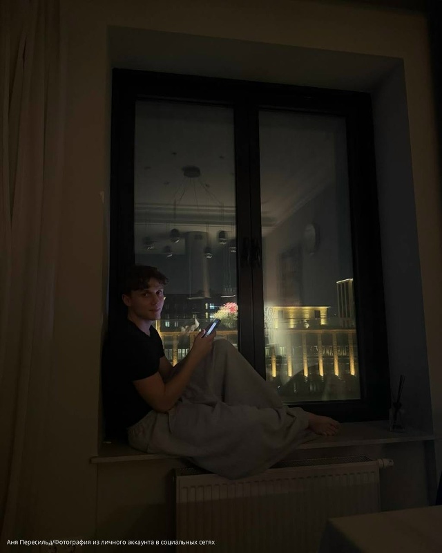 ❤ Актриса опубликовала совместные фотографии с артис?...