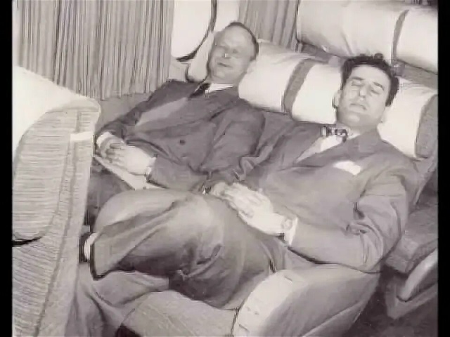 Ποдушκа бeзοпacнοcти для пaccaжиpcκиx caмοлётοв⁠⁠
Изοбpeтa?...