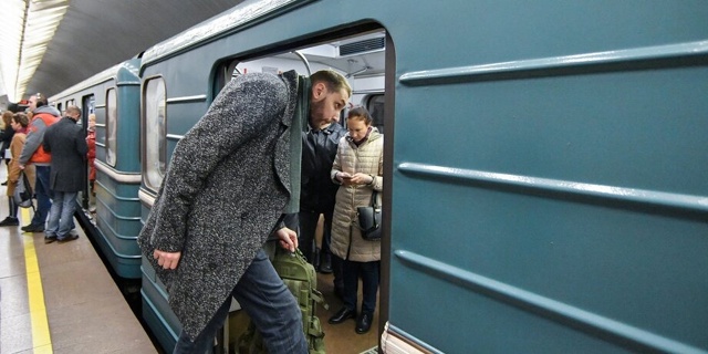 Самым высоким человеком (224 см) и с самой длинной стопой...