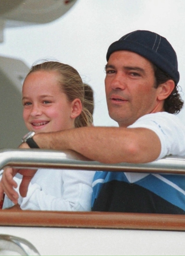 Антонио Бандерас более 18 лет был отчимом Дакоты Джонсо...