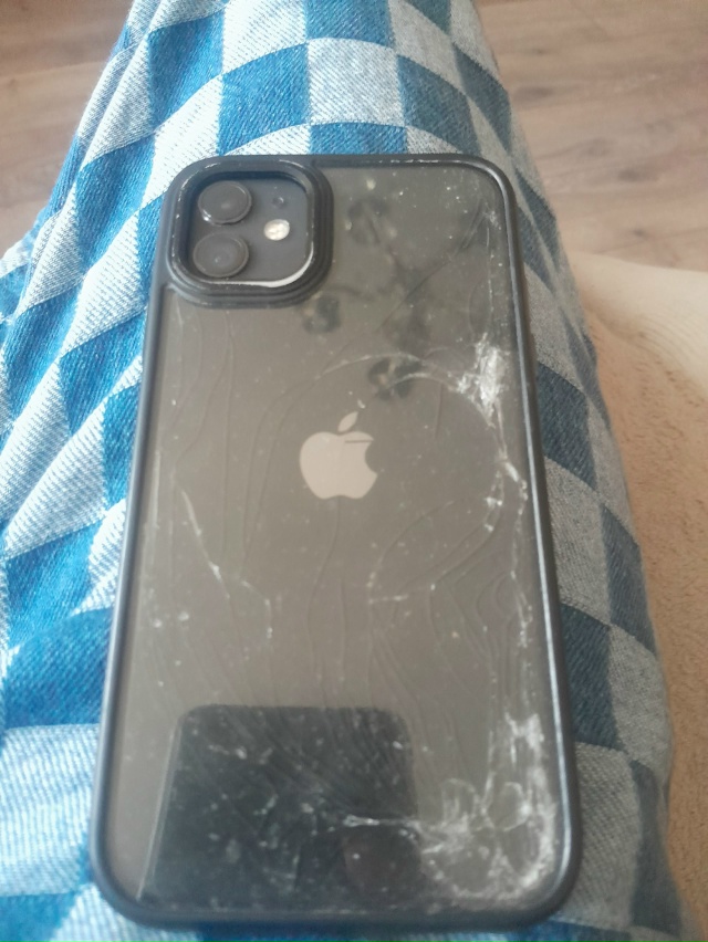 Найден iphone 11 на улице Адмирала Макарова 22А