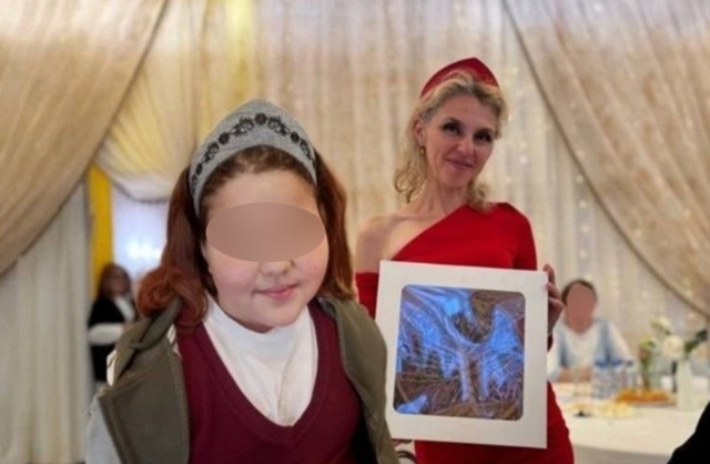 Учительница vs кокошник: почему им нельзя, а другим можн...