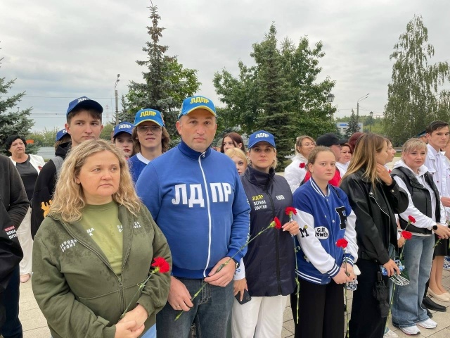 Похоже, все представители ЛДПР не знают, как себя вести...