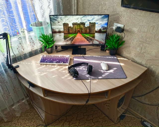 Продам кровать с полновыкатными ящиками, спальное мес?...