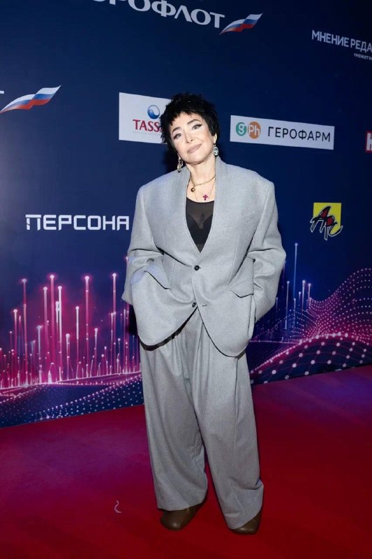 В Казани завершилась «Новая волна».
Красная дорожка в этом году запомнилась не столько нарядами, ск