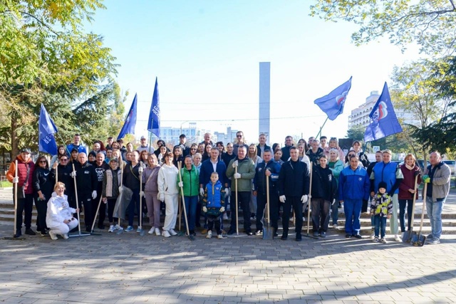 Вместе с евпаторийской молодежью, коллегами из админи?...