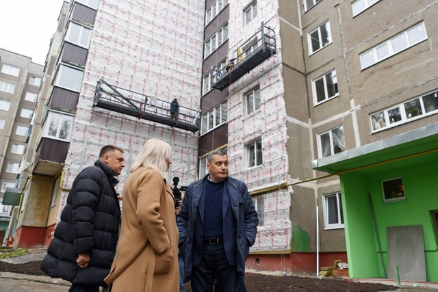 ⚡️Хинштейн встретился с жильцами пострадавших в резу...