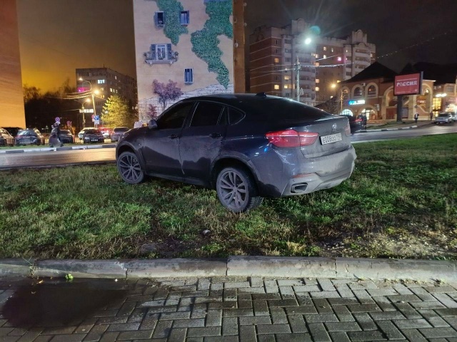 Зачем парковки, когда у тебя бмв?