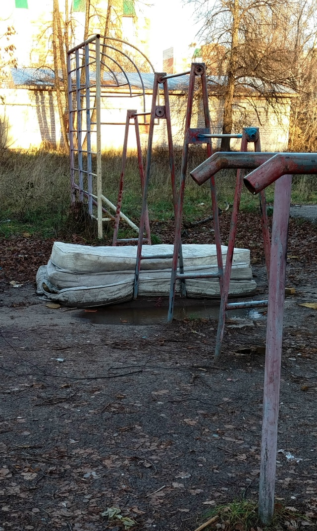 Суровые будни физкультурников!🤪
вроде как чот строят,...