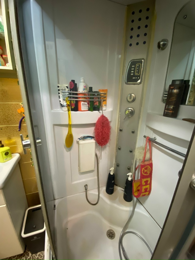 Душевая кабинка 80х80 , стояла в гостевом санузле, не теч?...